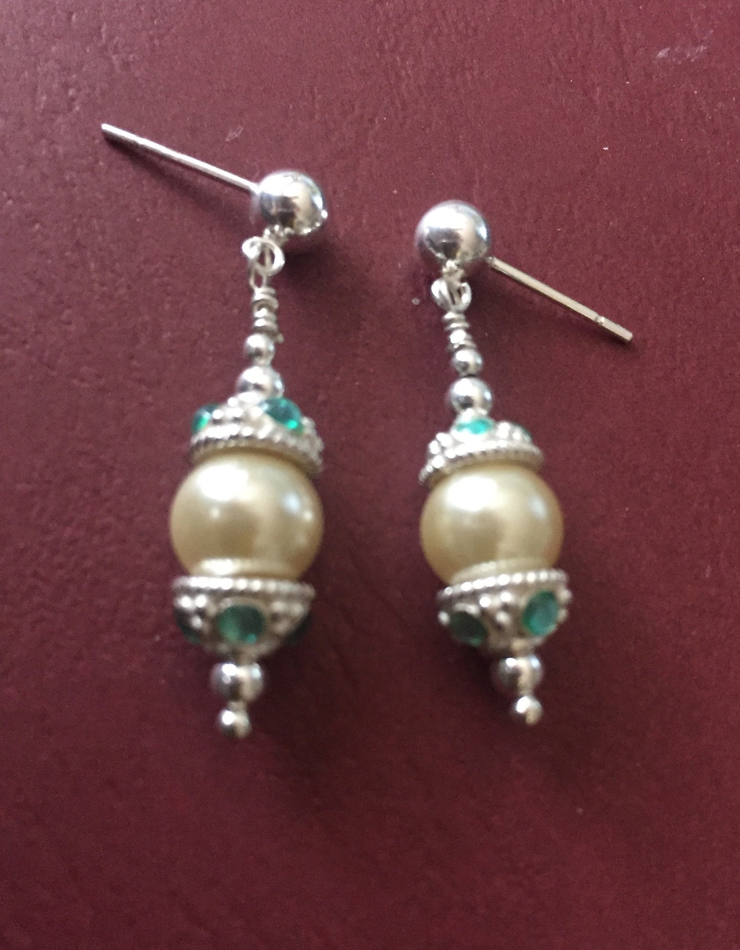 Elegant Pearl Bead Earrings Adorned with Ornate Bead Caps