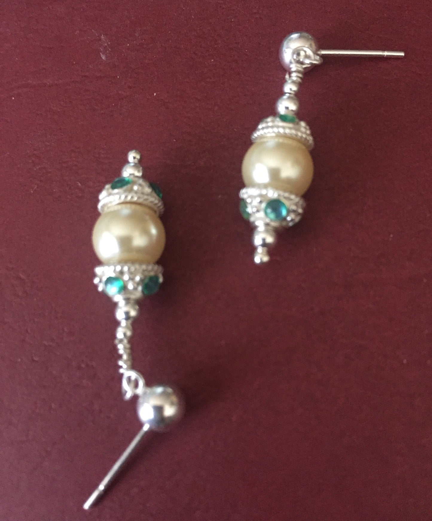 Elegant Pearl Bead Earrings Adorned with Ornate Bead Caps