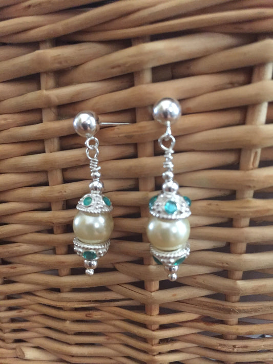 Elegant Pearl Bead Earrings Adorned with Ornate Bead Caps